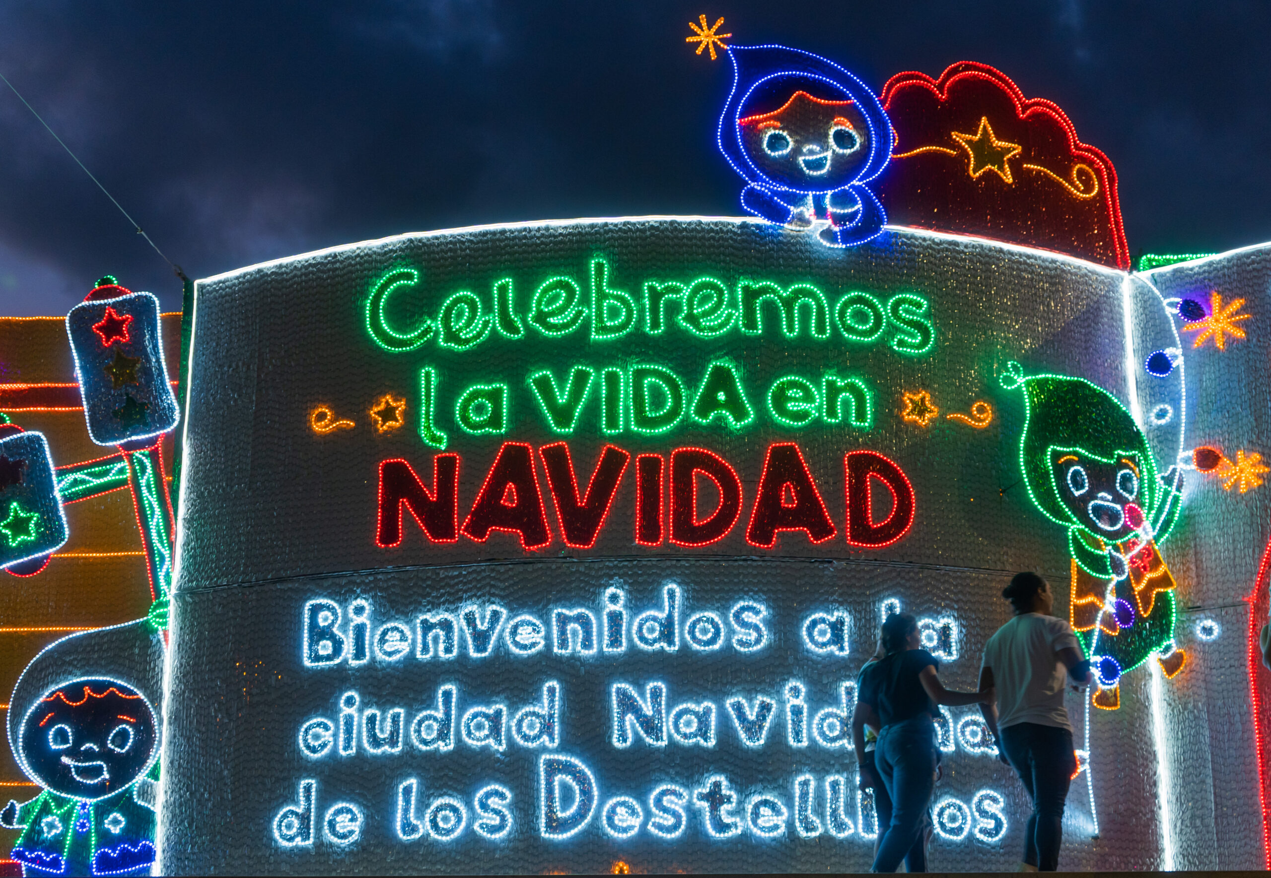 Experiencias nocturnas imperdibles en Navidad en Medellín